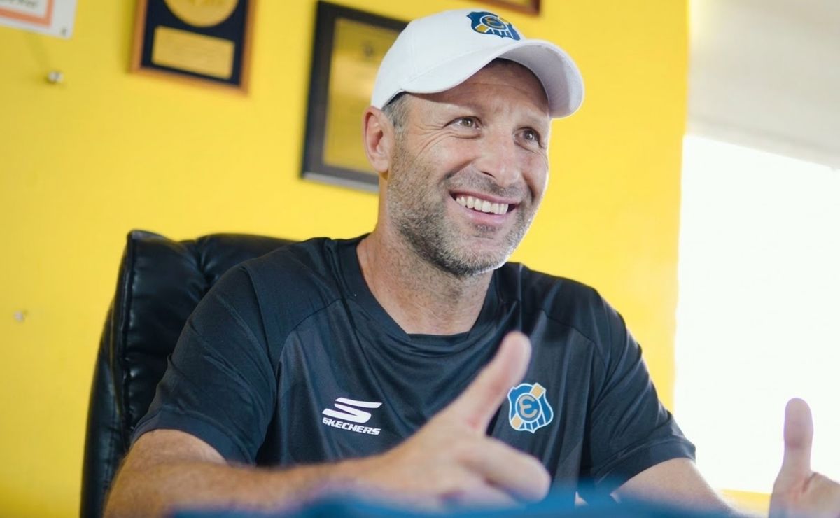 Ribonetto agranda a Everton su presentación como nuevo DT: “Que te venga a buscar un club con historia es…”