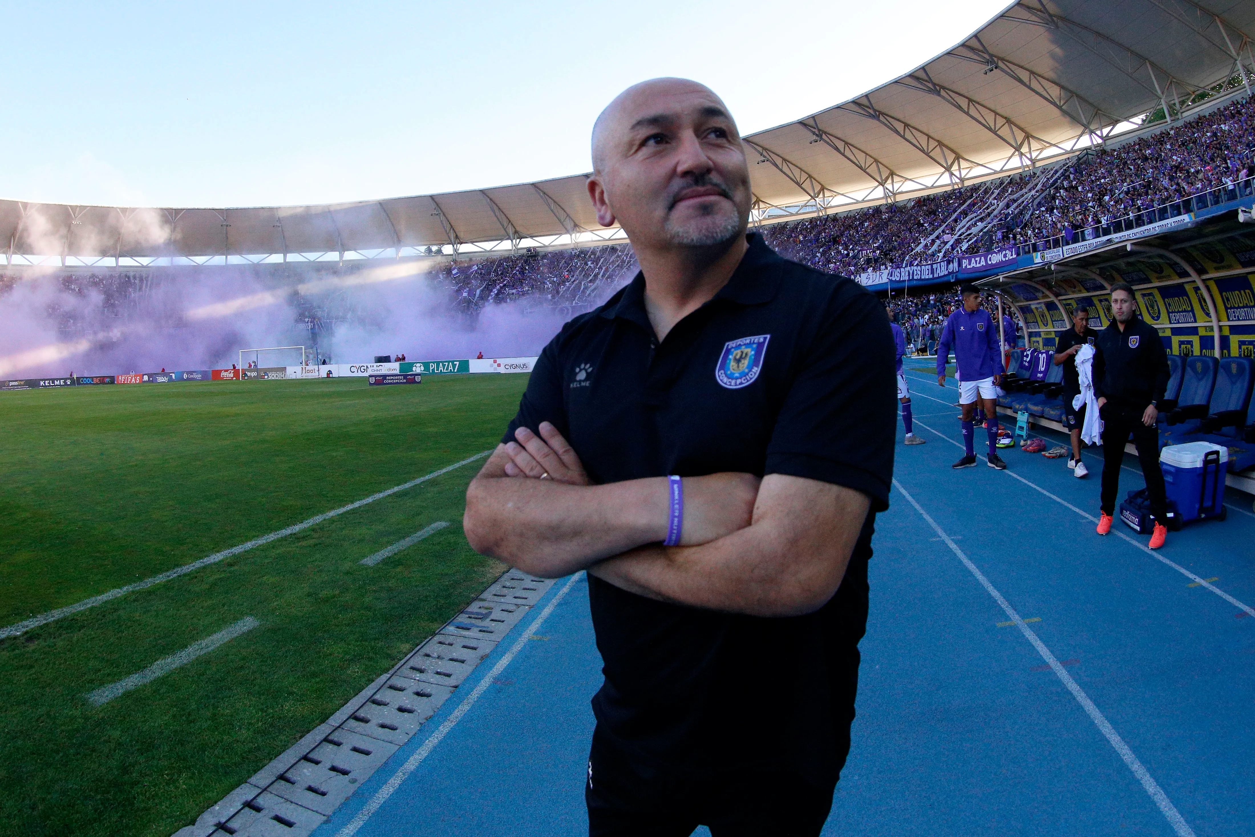 Patricio Almendra jugó en Deportes Concepción, es hincha y dirige a los lilas. Aunque quizá no por mucho más. (Marco Vázquez/Photosport).