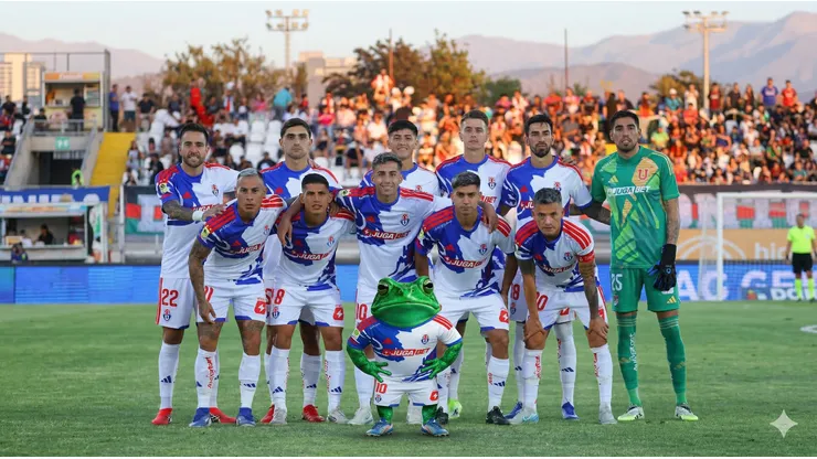 El plantel de la U... ¿Y un sapo?