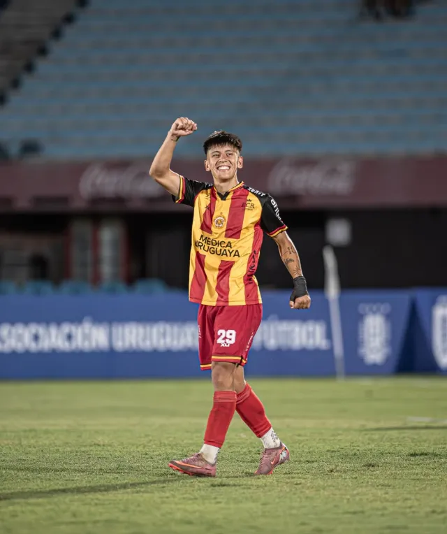 El uruguayo Nicolás Fernández es el apuntando por la U para cubrir la lesión de Octavio Rivero. Foto: Instagram.