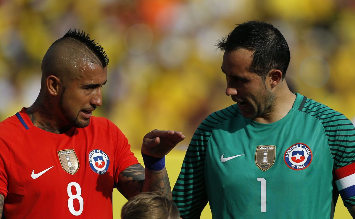 Claudio Bravo aplaude al multifacético Arturo Vidal en Colo Colo: “Se adapta a cualquier posición”