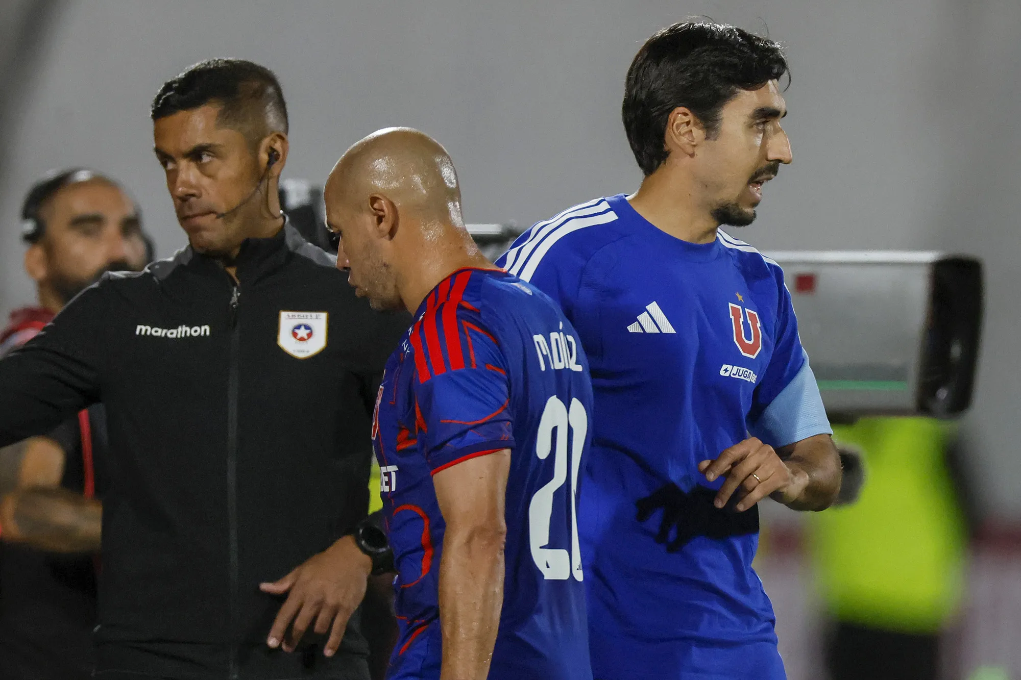 De las brasas al infierno: en Azul Azul no descartan a Gareca como un buen reemplazante para Meneghini.