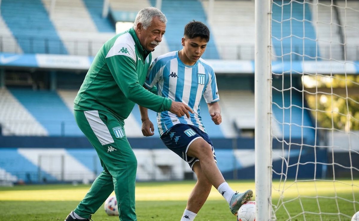 Basay manda a Damián Pizarro a tomar clases con Carlos Caszely: “Tiene poca finalización”