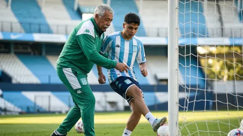 Carlos Caszely sería un gran profesor para los delanteros en Chile