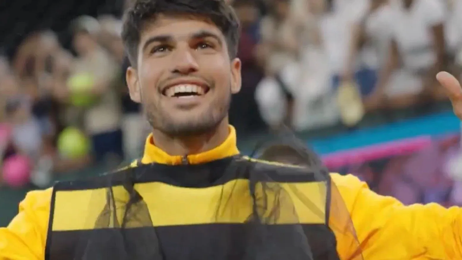 Alcaraz se puso un traje de abeja tras ganar a Cameron Norrie en Indian Wells