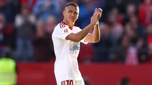 Los chilenos asoman titulares en Sevilla contra Barcelona.