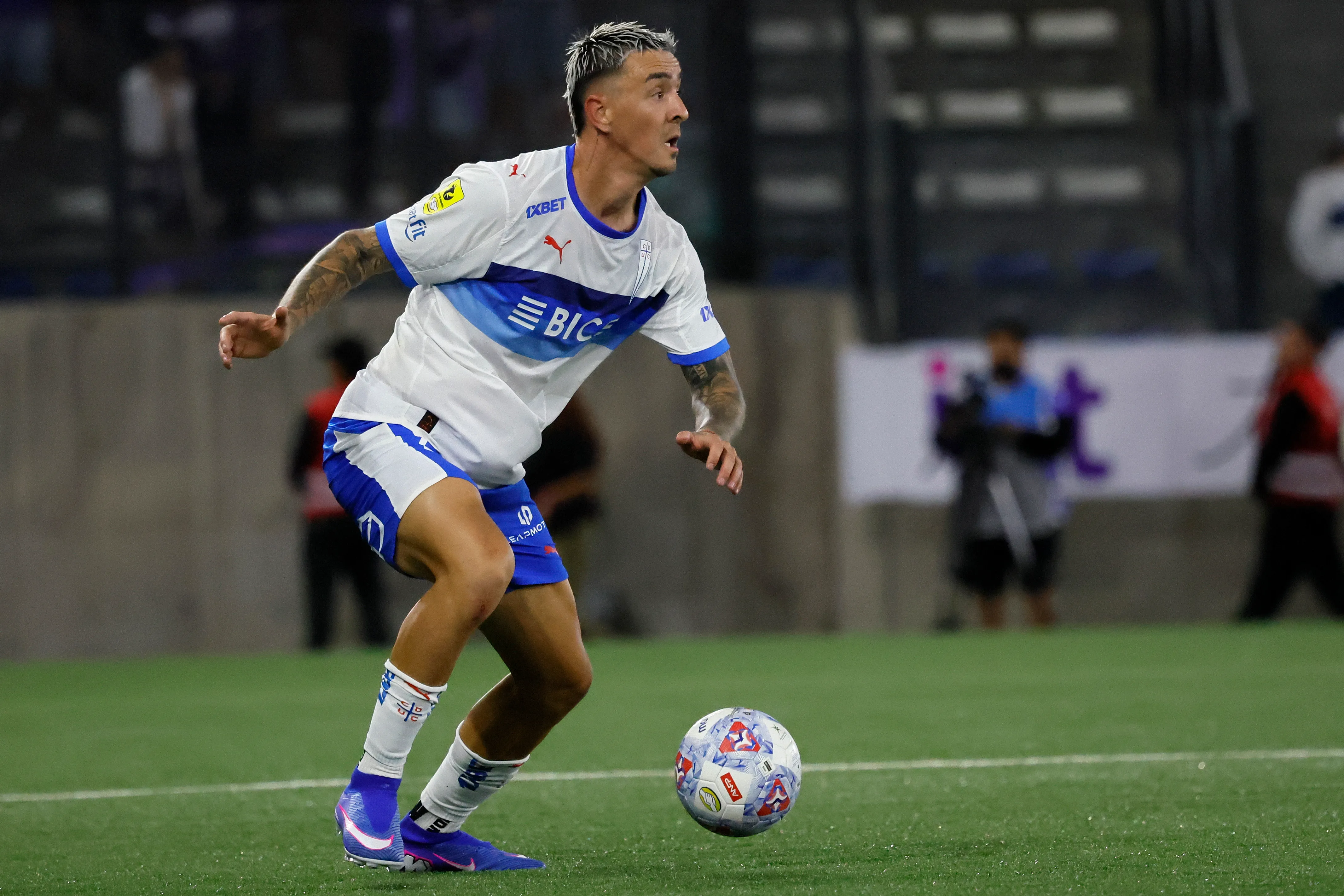 Tomas Asta-Buruaga será baja en U Católica. Foto: Andrés Pina/Photosport