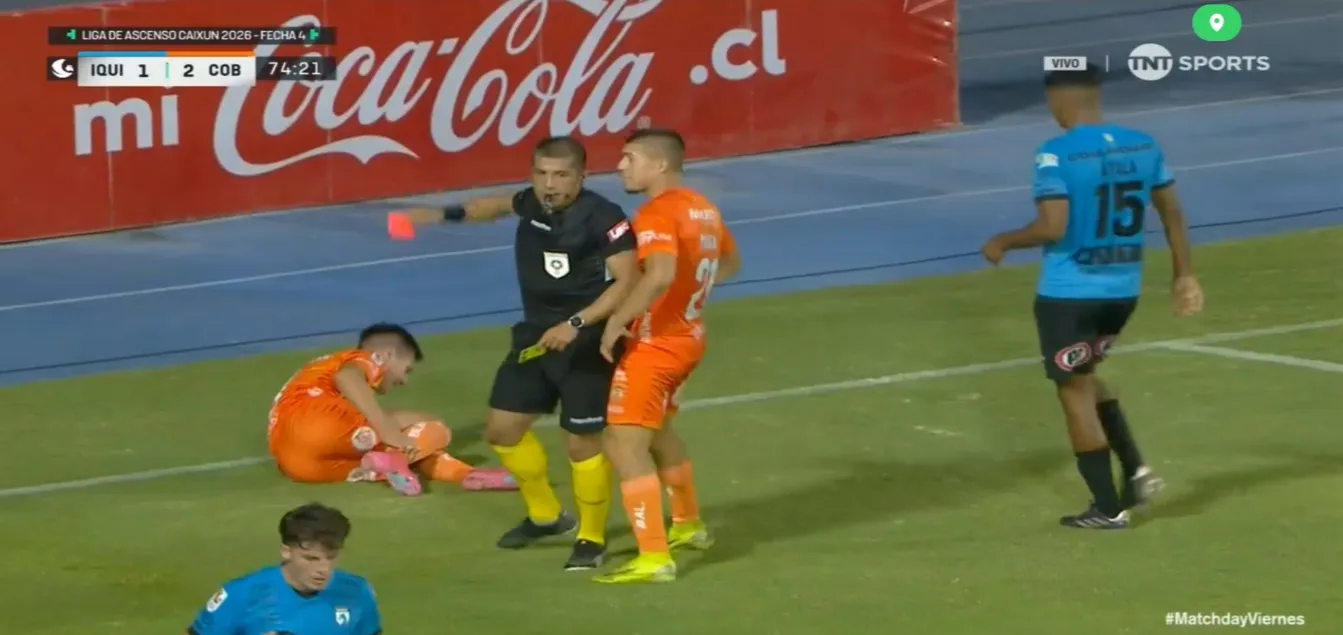 Benjamín Saravia expulsó a Cristian Insaurralde. (Captura TNT Sports).