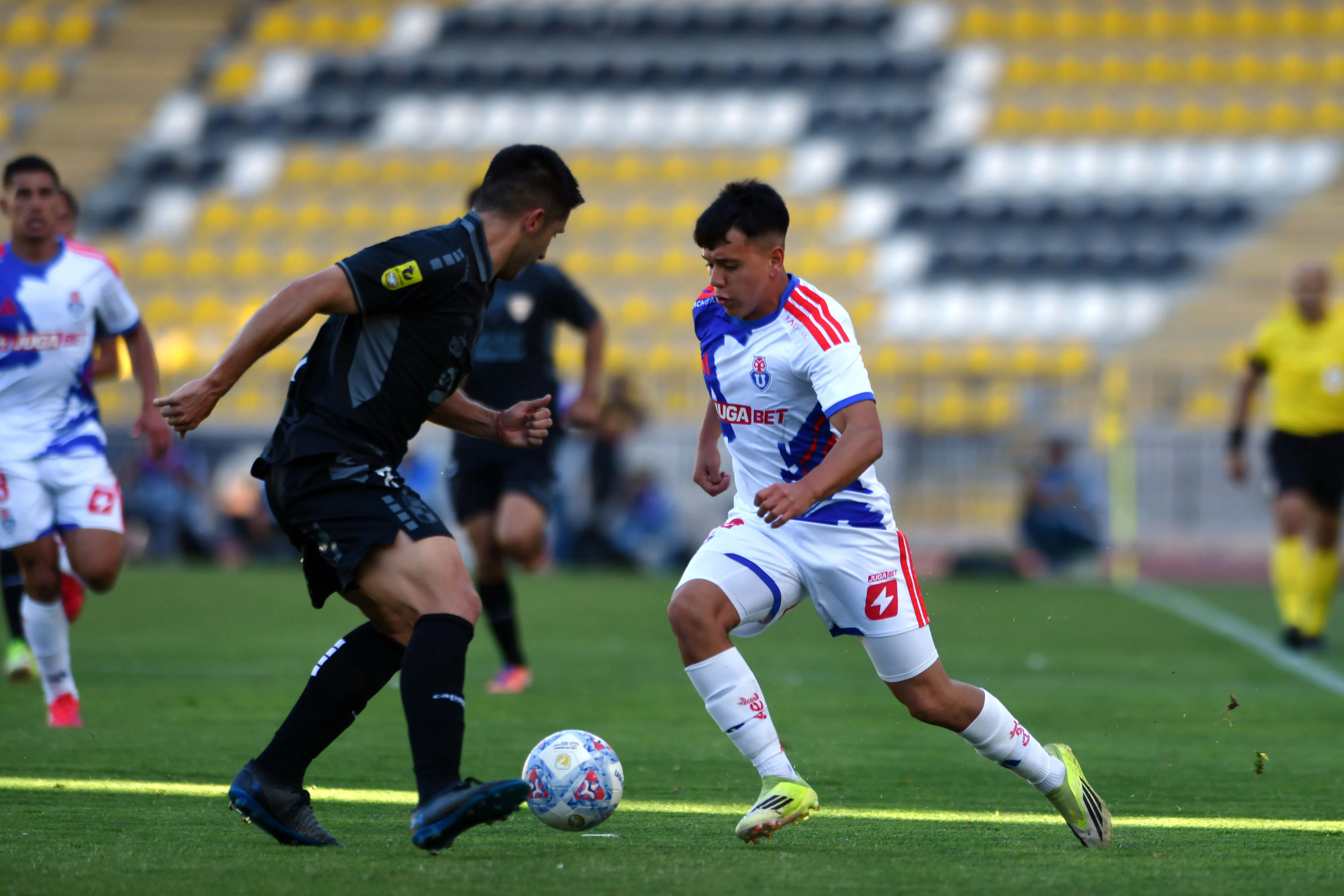 Las bajas ofensivas de la U le dieron una chance a Ignacio Vásquez. (Alejandro Pizarro Ubilla/Photosport).