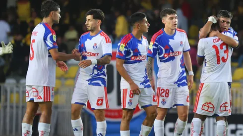 Jhon Cortés (número 13) debutó en la U.