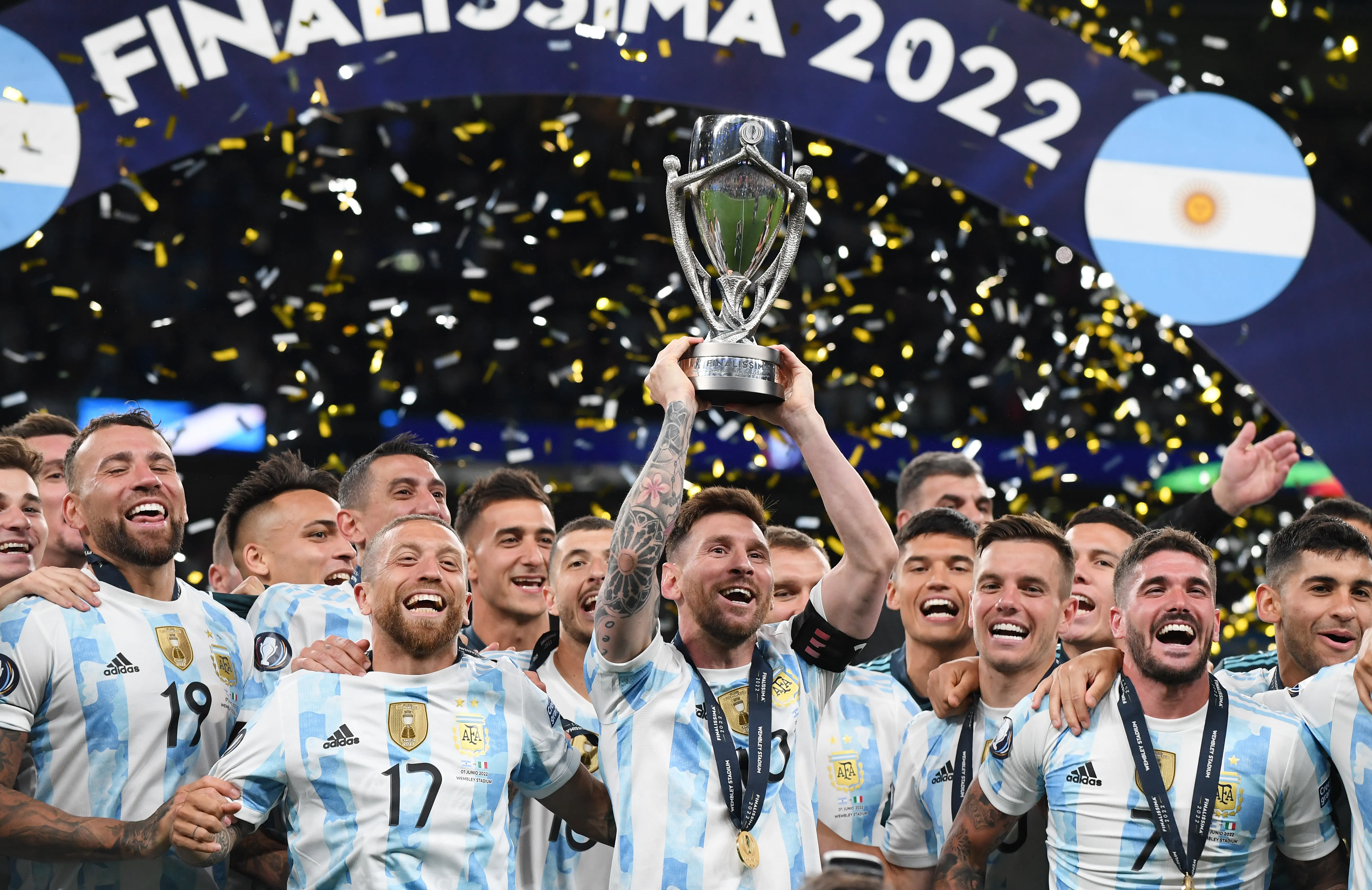 La UEFA segura que Argentina se negó a varios mecanismos para jugar la Finalissima ante España. | Foto: Getty Images.