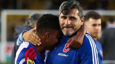 Jhon Valladares felicita a Jhon Cortés tras su debut en la U.