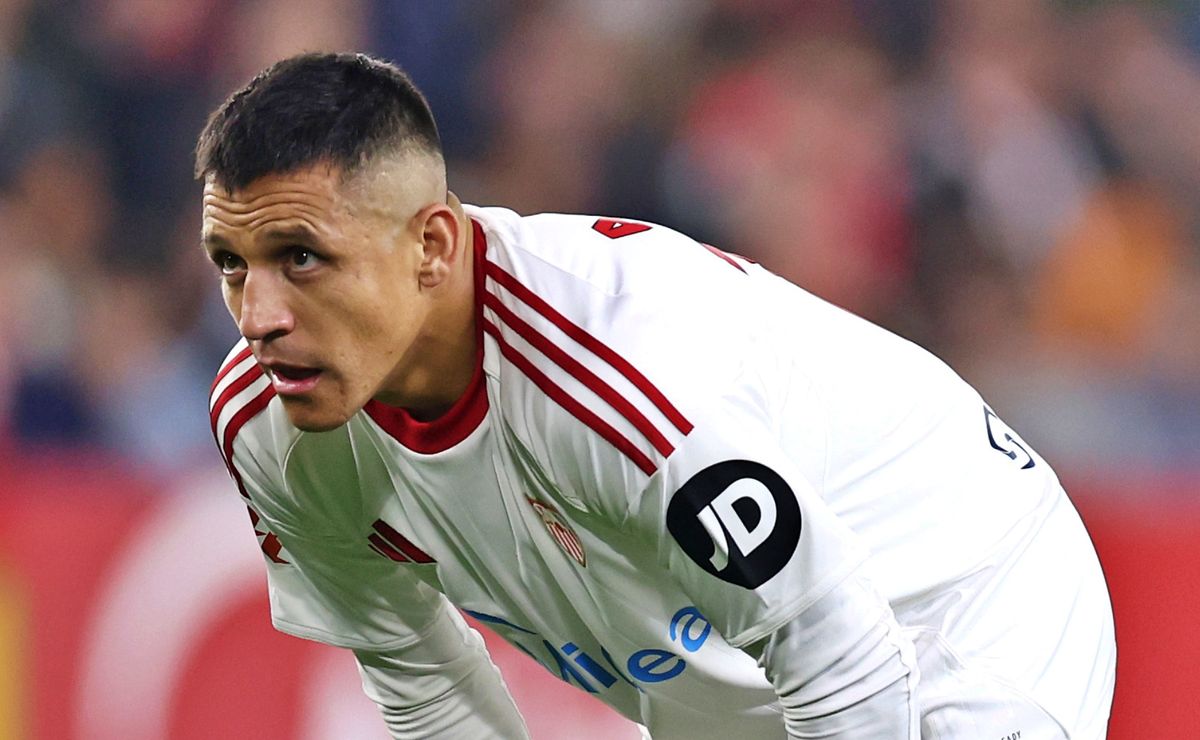 Alexis Sánchez y Gabi Suazo viven una pesadilla con el Sevilla: Goleados por el Barcelona en el Camp Nou