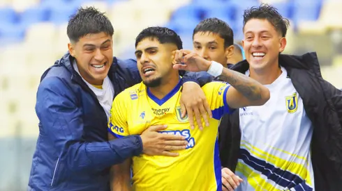 Antonio Díaz celebra su gol en la U de Conce.