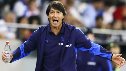 Daniel Garnero, DT de Católica, exige refuerzo de emergencia tras grave lesión.