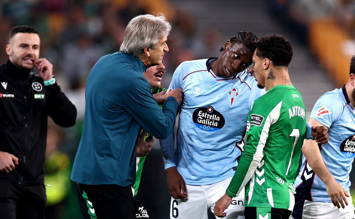 Manuel Pellegrini se molesta con hinchas del Betis: “Cuesta entender esta tensión”