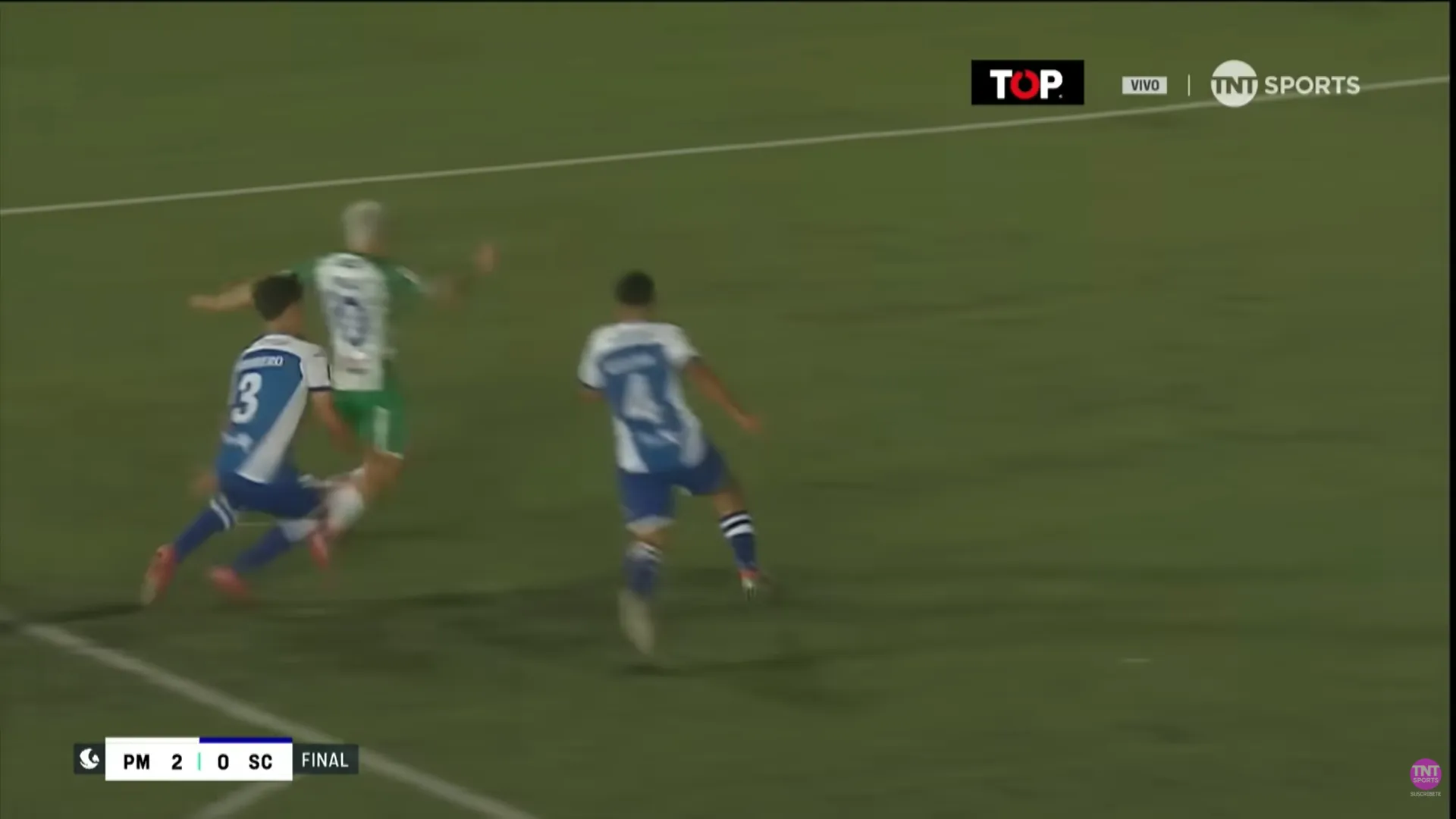 La falta dentro del área que sufrió Cristóbal Vargas. (Captura TNT Sports).