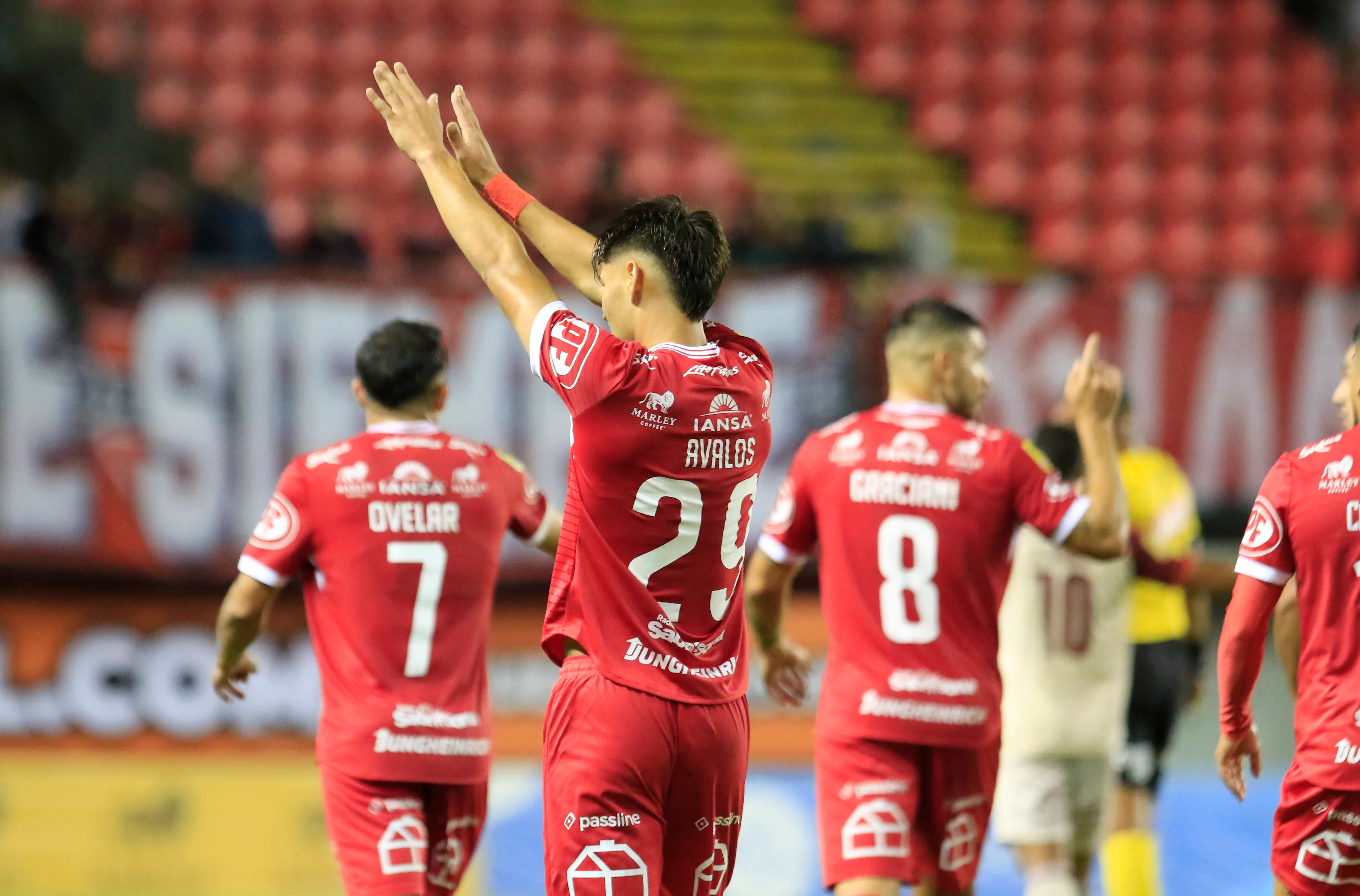 Giovanny Ávalos anotó el primer gol de Ñublense ante La Serena. (Jose Robles/Photosport).