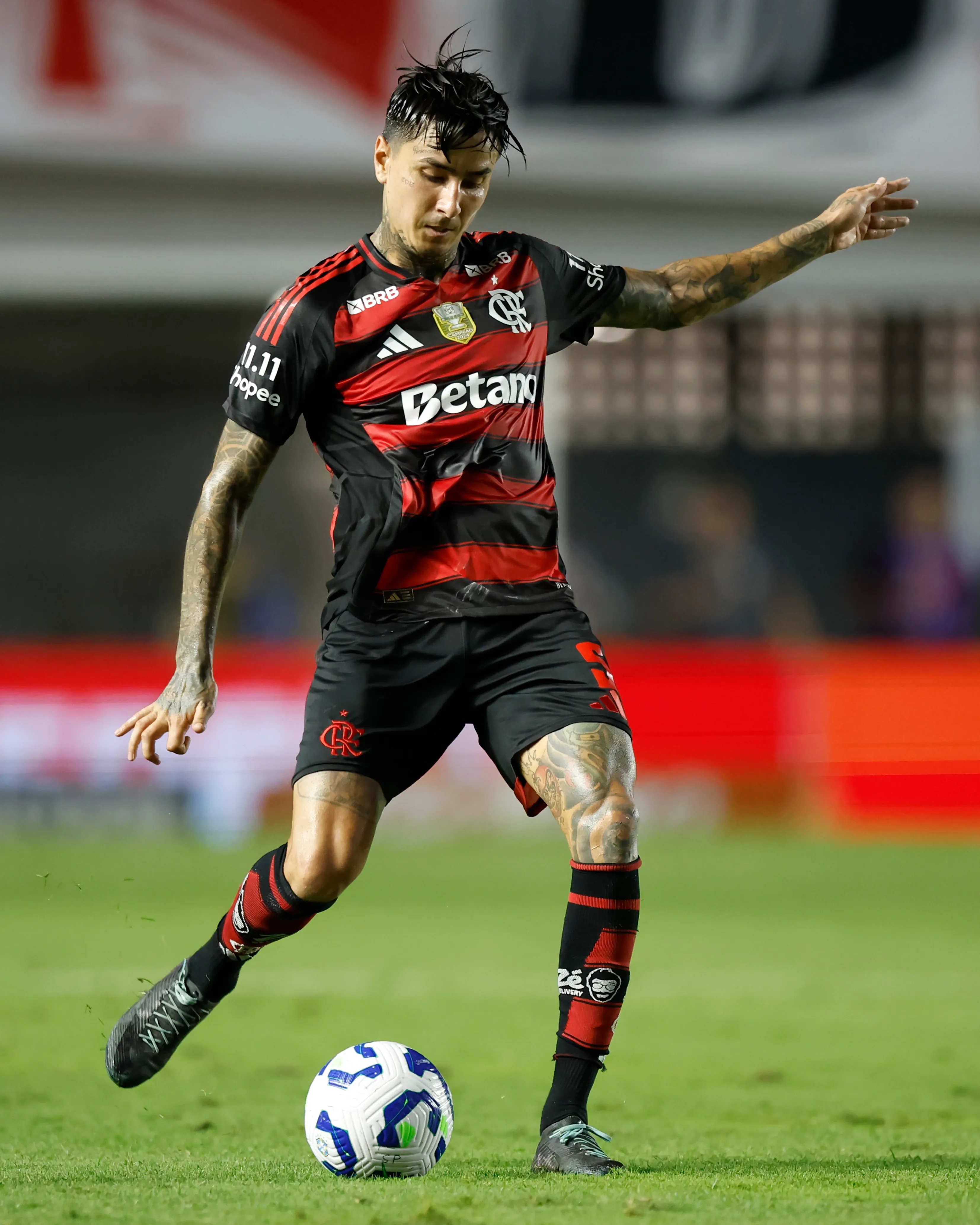 Erick Pulgar se queda en Flamengo y no será parte de la nómina de la Roja para la fecha FIFA. (Photo by Miguel Schincariol/Getty Images)