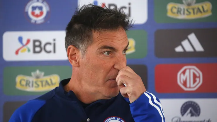 Eduardo Berizzo sufrió un asqueroso momento en la Roja.