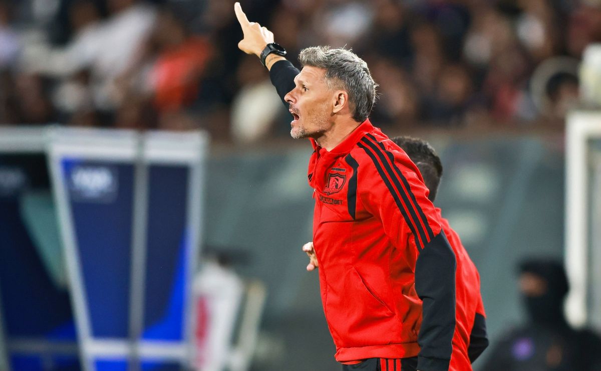 Fernando Ortiz baja la caña al liderato de Colo Colo: “Es un triunfo más, esto es largo”