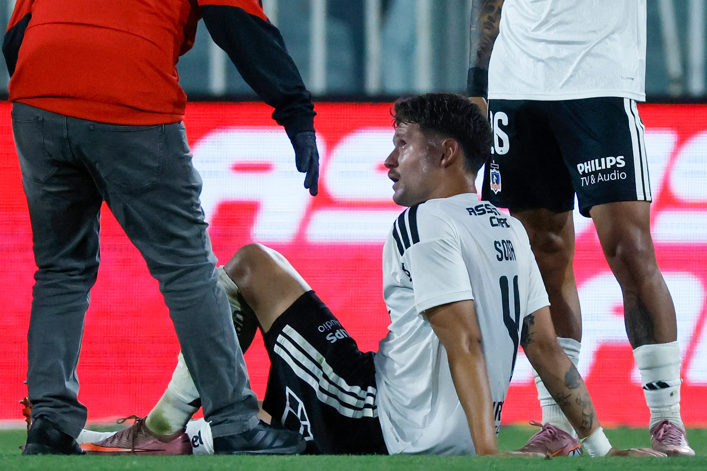 Joaquín Sosa se retiró al minuto 36 por lesión.