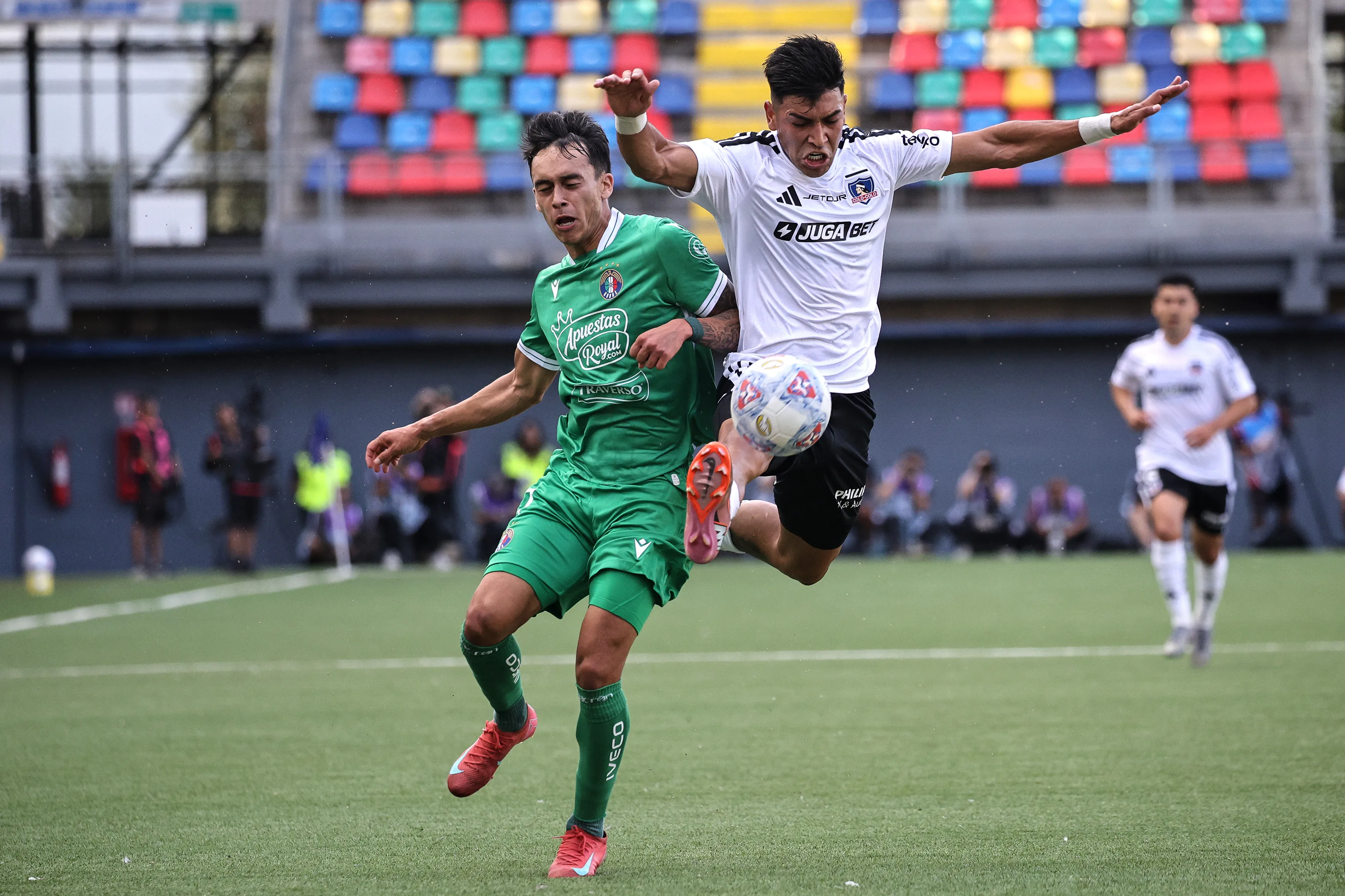 Diego Ulloa en acción ante el Audax Italiano en La Florida. (Diego Martin/Photosport).
