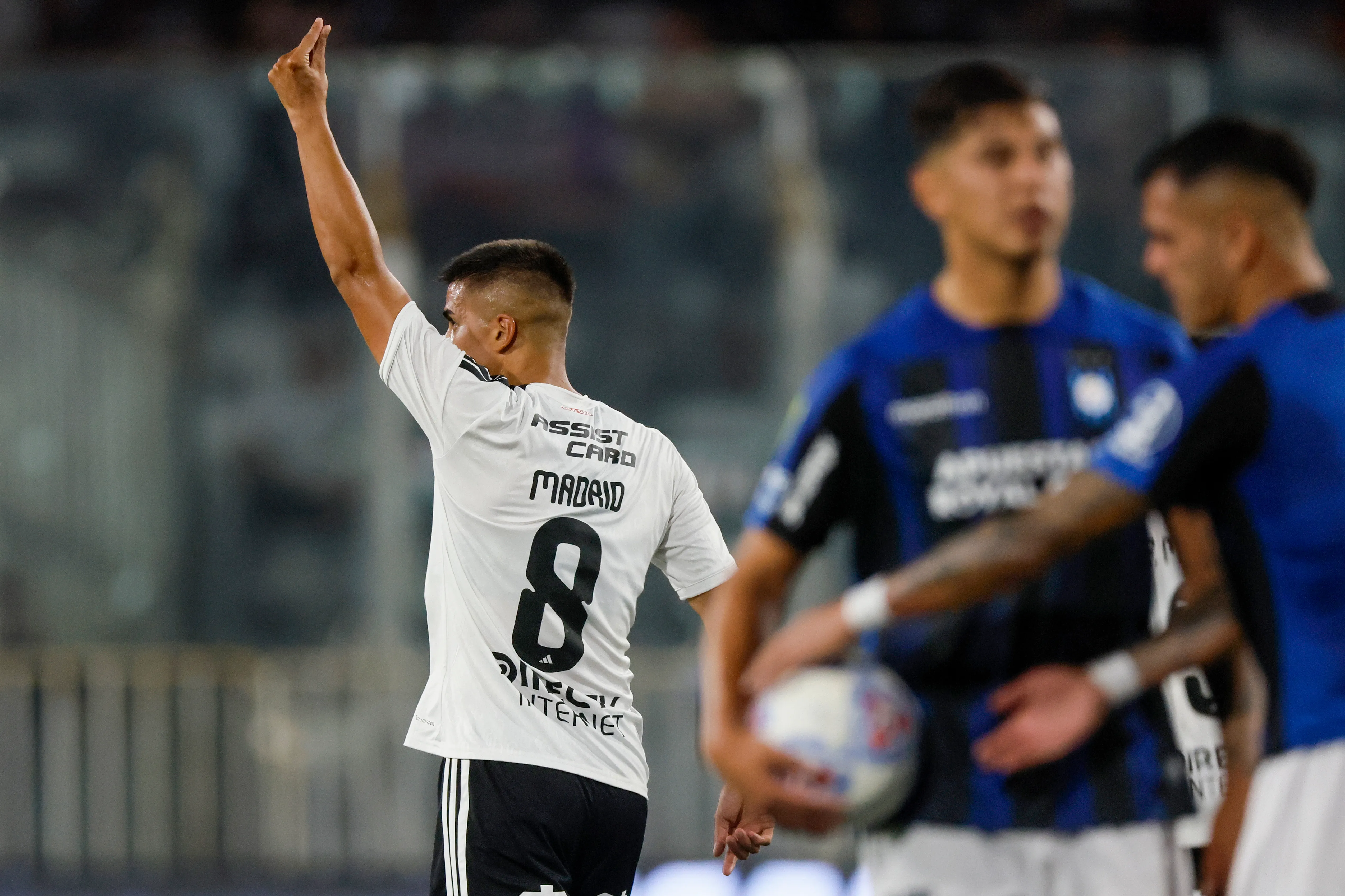 Álvaro Madrid festejó así su gol a Huachipato. (Andres Pina/Photosport).