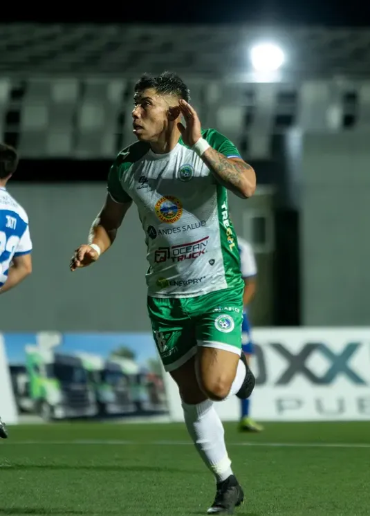 El festejo de Richard Paredes en Puerto Montt. (Foto: @DPMChile).