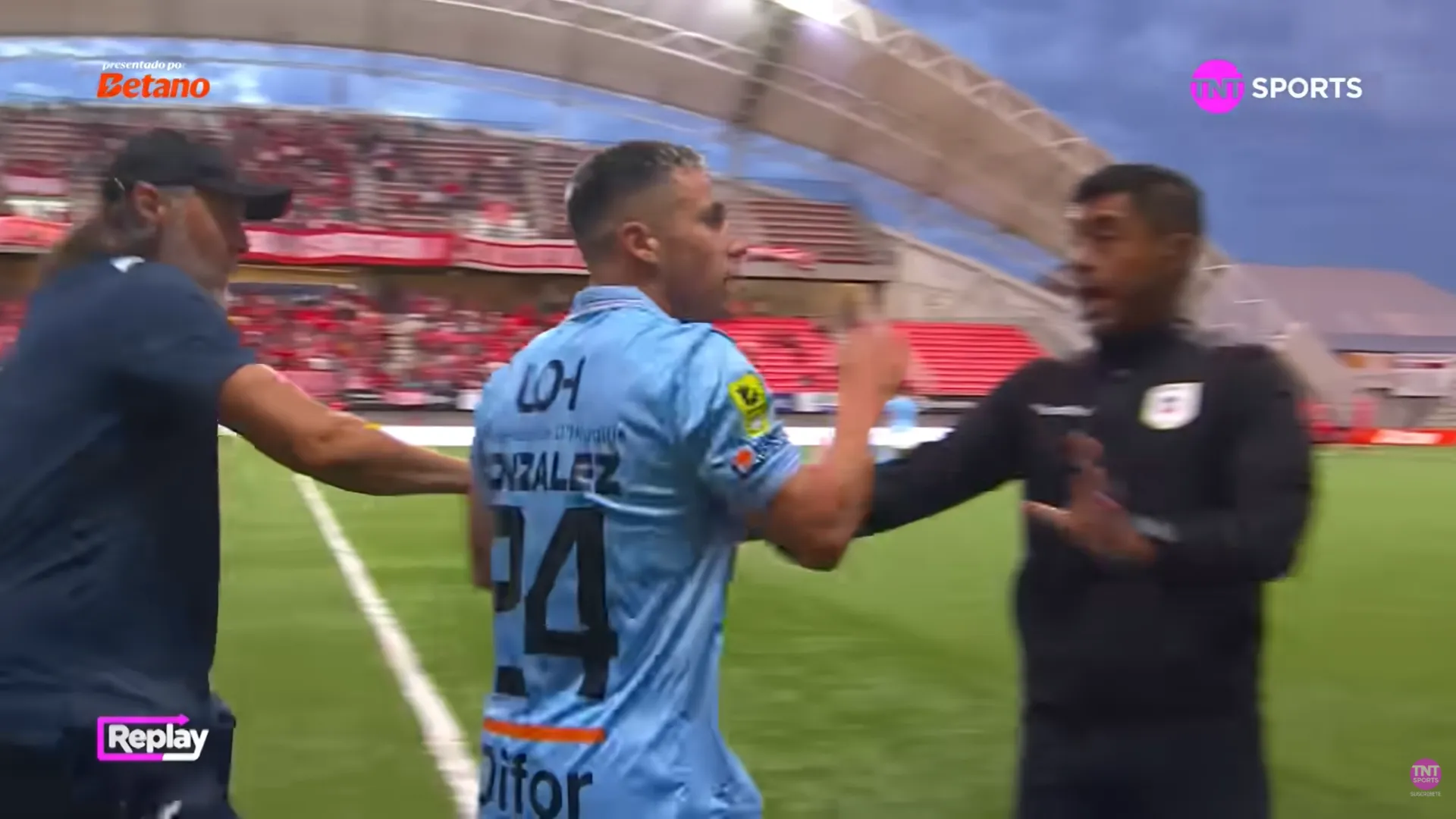 Francisco González terminó muy molesto en el 3-3 frente a La Calera. (Captura TNT Sports).