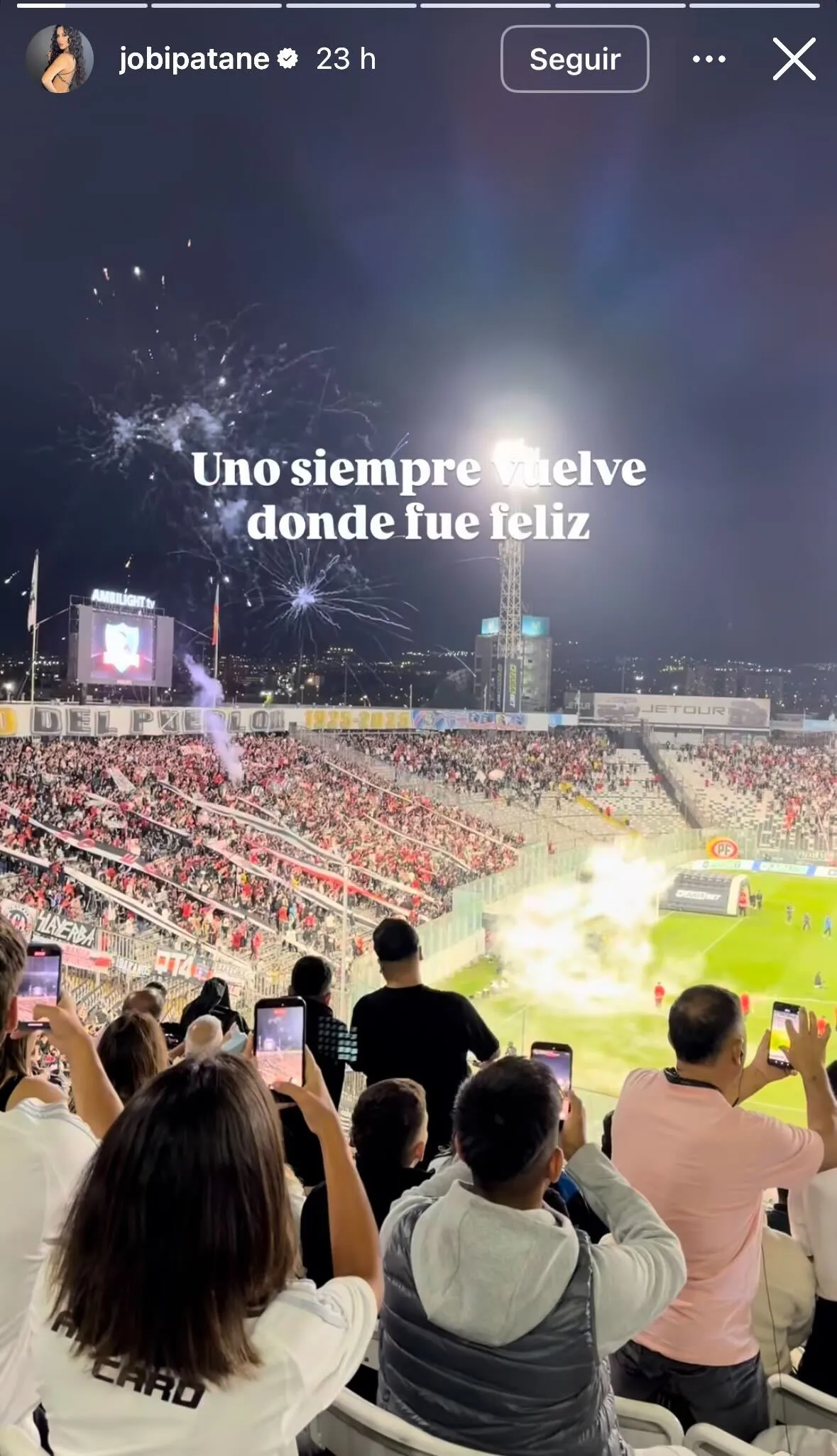 La pareja de Emiliano Amor llegó con su hija a ver a Colo Colo y dejó un emotivo mensaje. Foto: Instagram.
