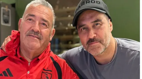 Bravo junto a Luis Muñoz, colaborador histórico de Colo Colo