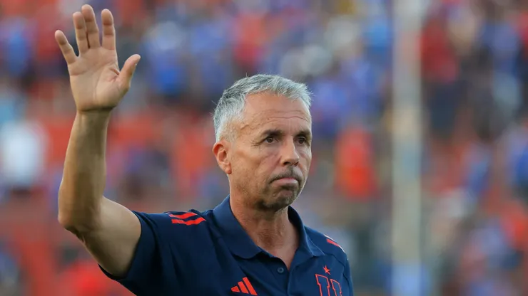 Gustavo Álvarez dirigió a Universidad de Chile, pero varios años antes tomó una decisión que él considera "un error".
