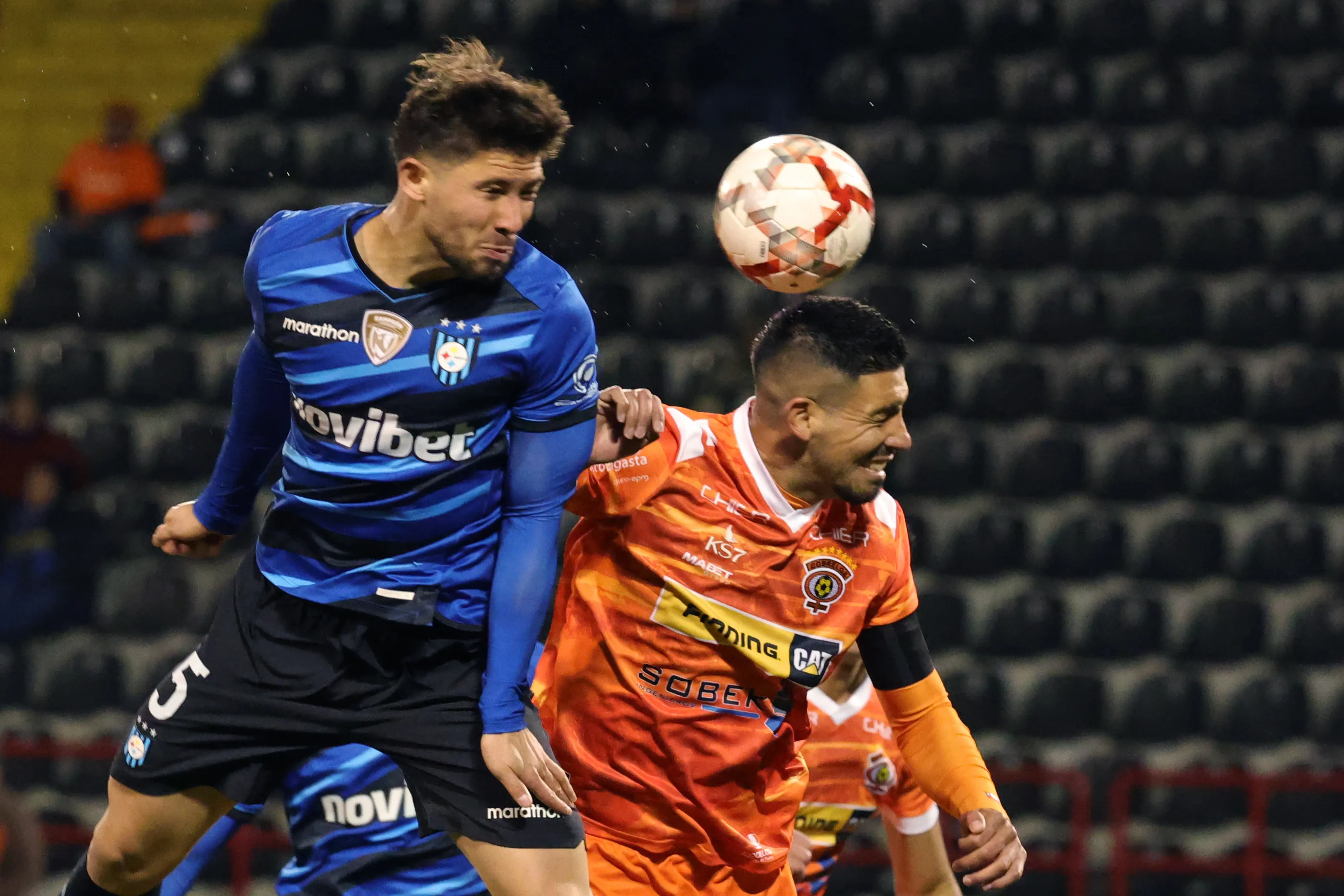 Felipe Loyola en acción por Huachipato. (Eduardo Fortes/Photosport).