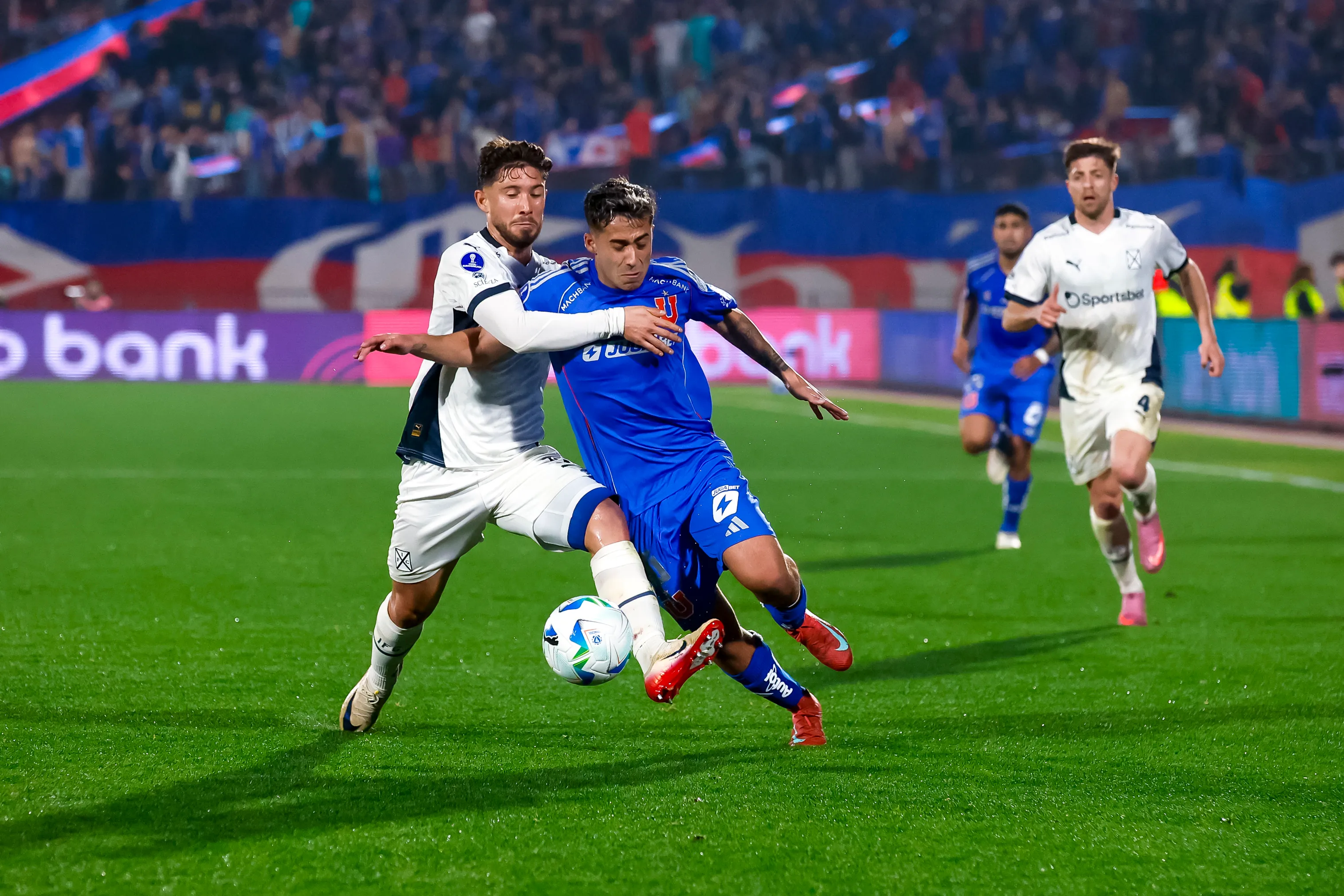 Felipe Loyola enfrenta a Assadi en esa llave en que la U eliminó al Rojo. (Pepe Alvujar/Photosport).