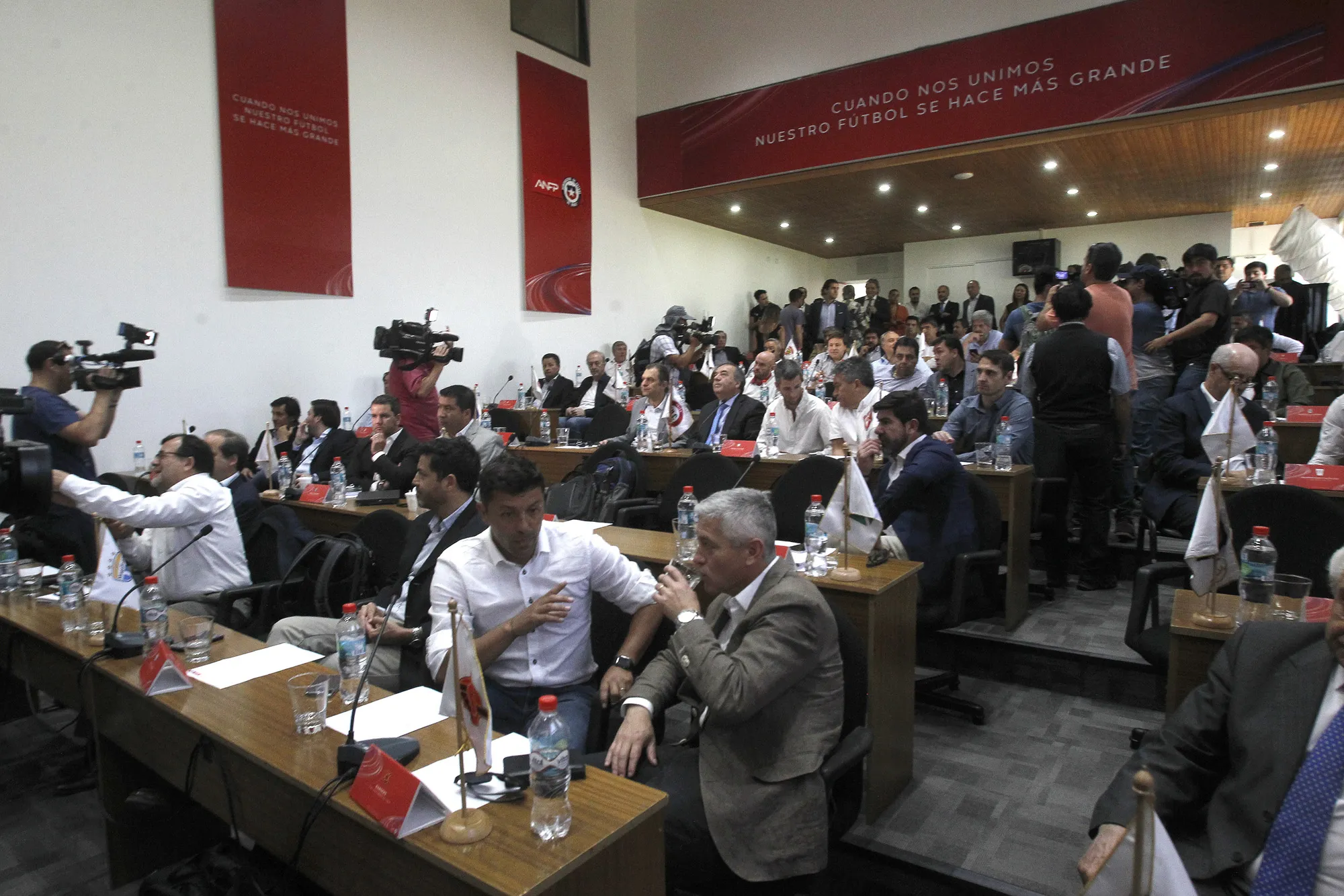 Mosa sinceró al consejo de presidentes y los echa al agua: es por la plata.