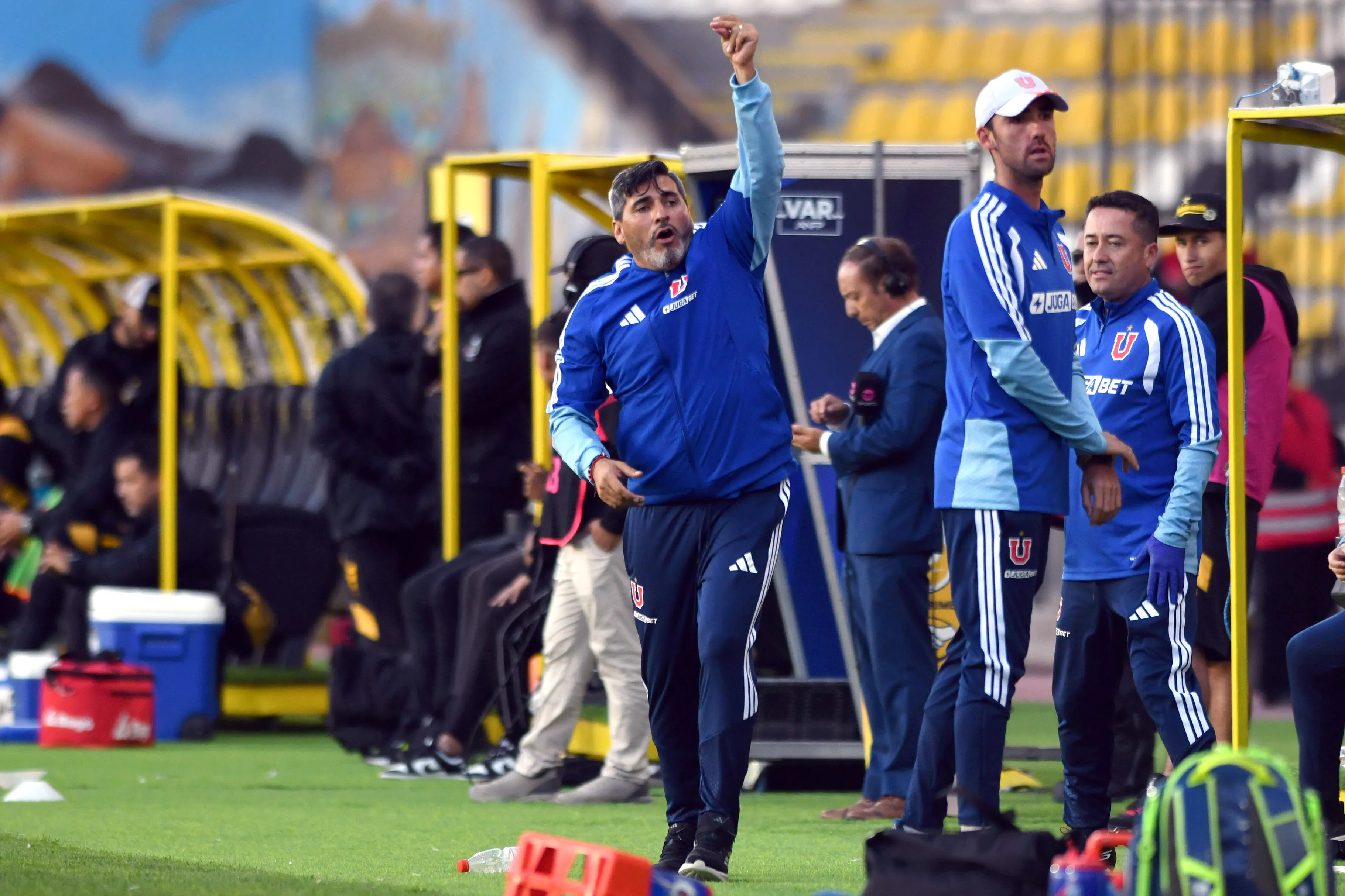 Marcos González quería que siguiera Jhon Valladares como DT de la U. Foto: Alejandro Pizarro Ubilla/Photosport