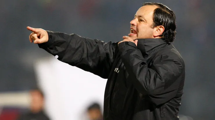 Este experimentado entrenador hoy es ayudante de Lucas Barrios.