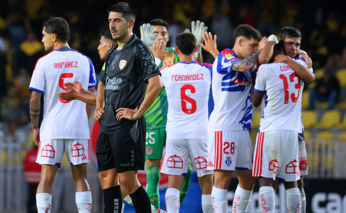 El gran cambio de Jhon Valladares en la formación de la U para el debut en la Copa de la Liga