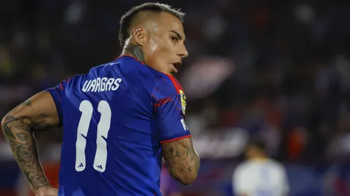 La U mira con dudas la cancha del Estadio Nacional.