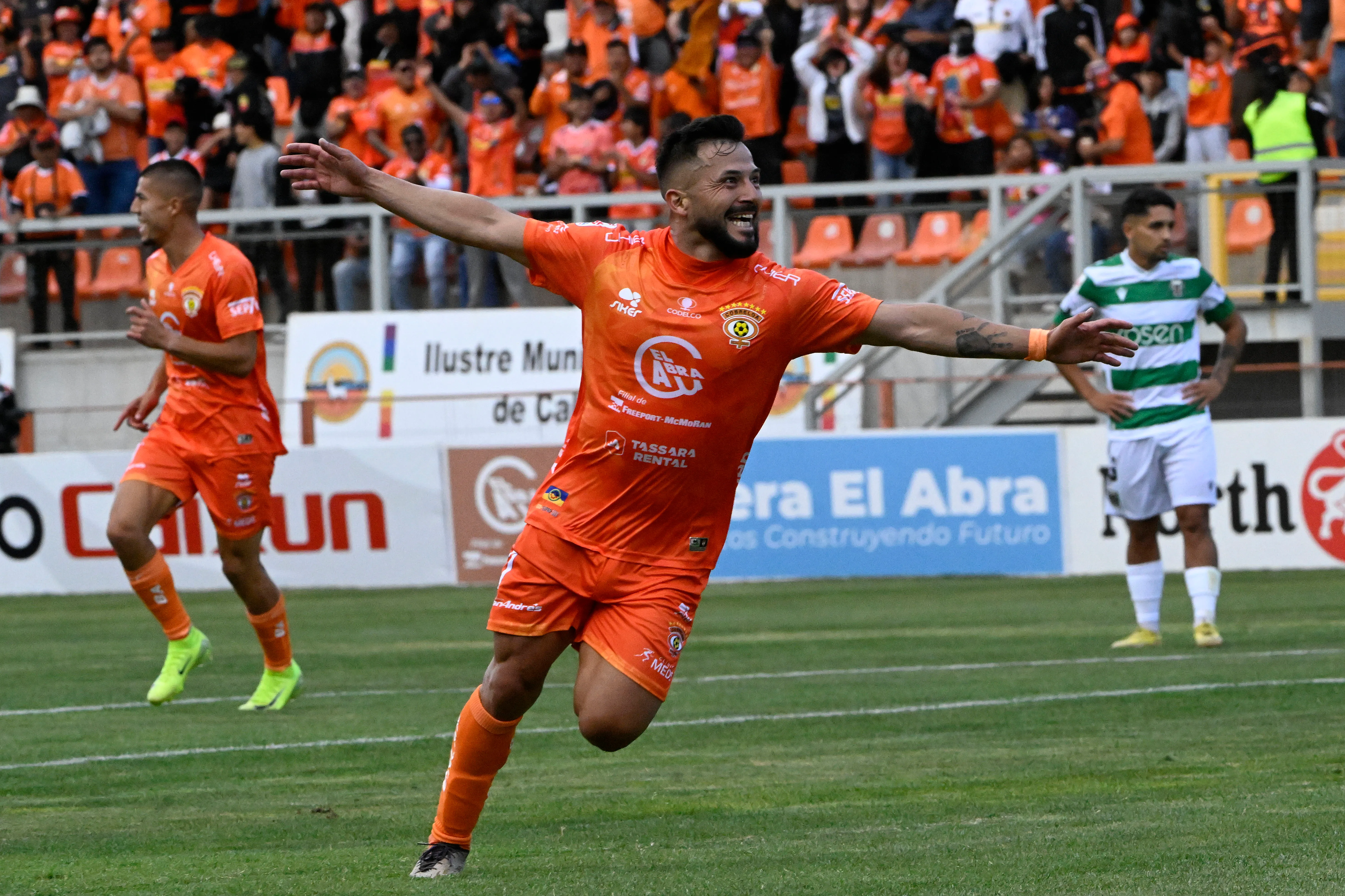 Sebastián Zúñiga es una de las figuras de Cobreloa. Foto: Pedro Tapia/Photosport