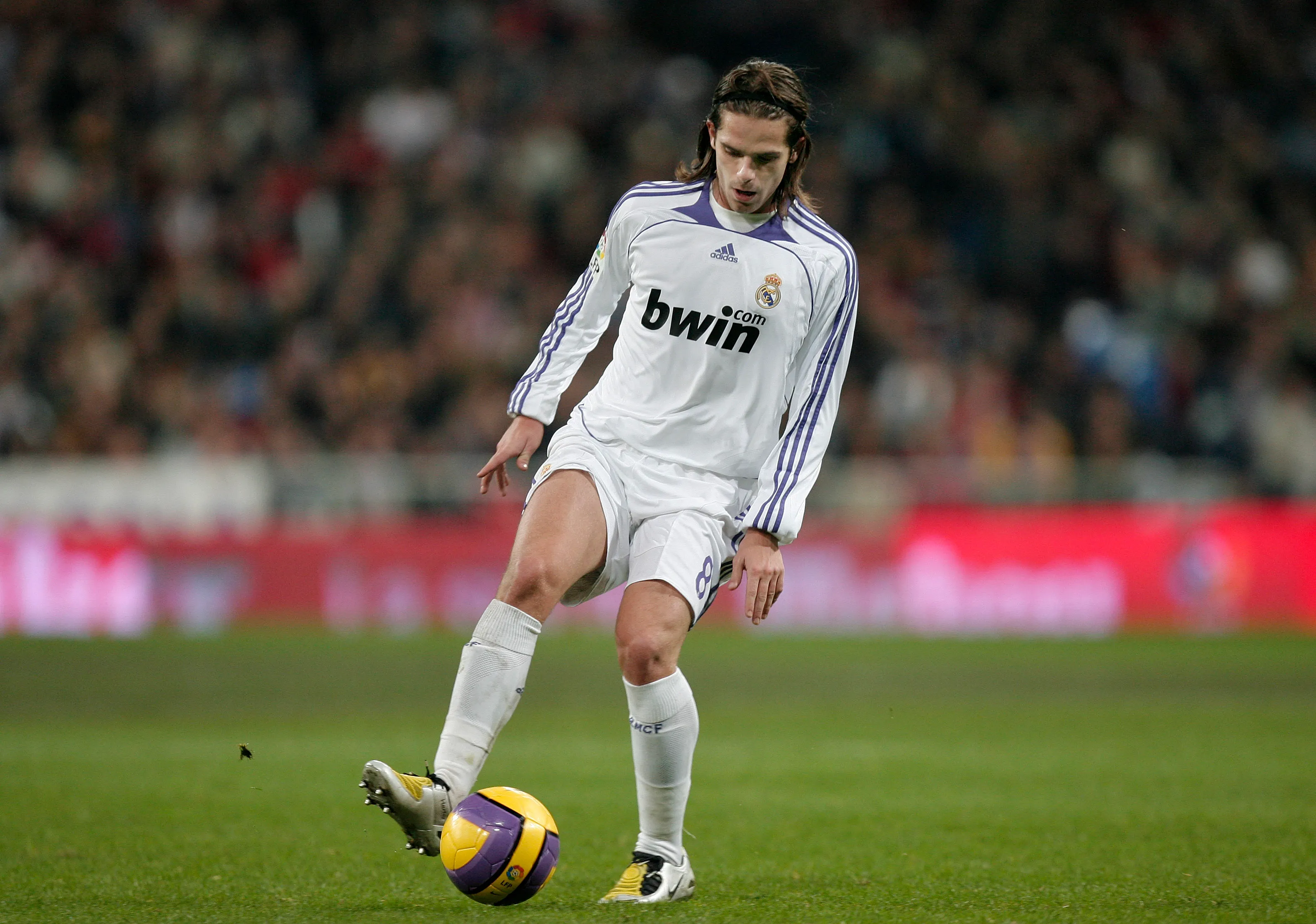 Fernando Gago en acción por el Real Madrid durante 2008. (Jasper Juinen/Getty Images).
