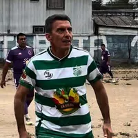 El alcalde que muestra su lado futbolero: "Si me pegan, callado"