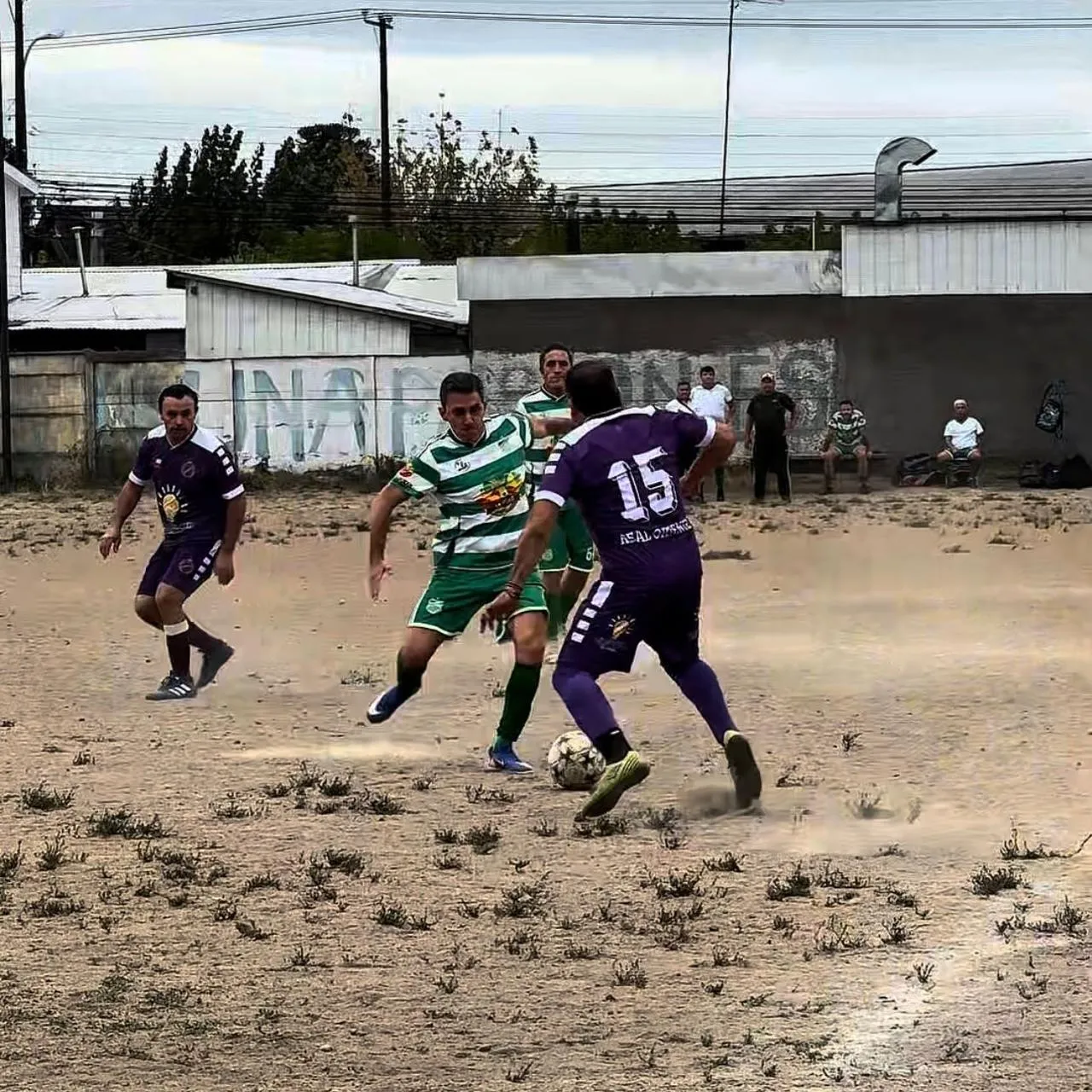 Benavente juega en las canchas de tierra de Chillán