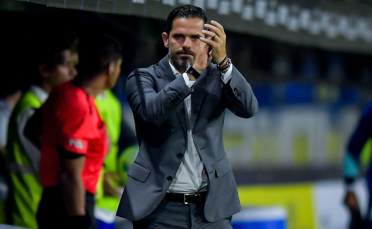 Jugó en la U, ahora es boxeador y le tira un combo a Fernando Gago: “Un DT de equipo grande tiene…”