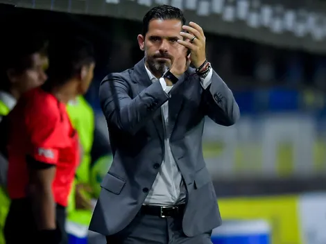 Jugó en la U, ahora es boxeador y le tira un combo a Fernando Gago