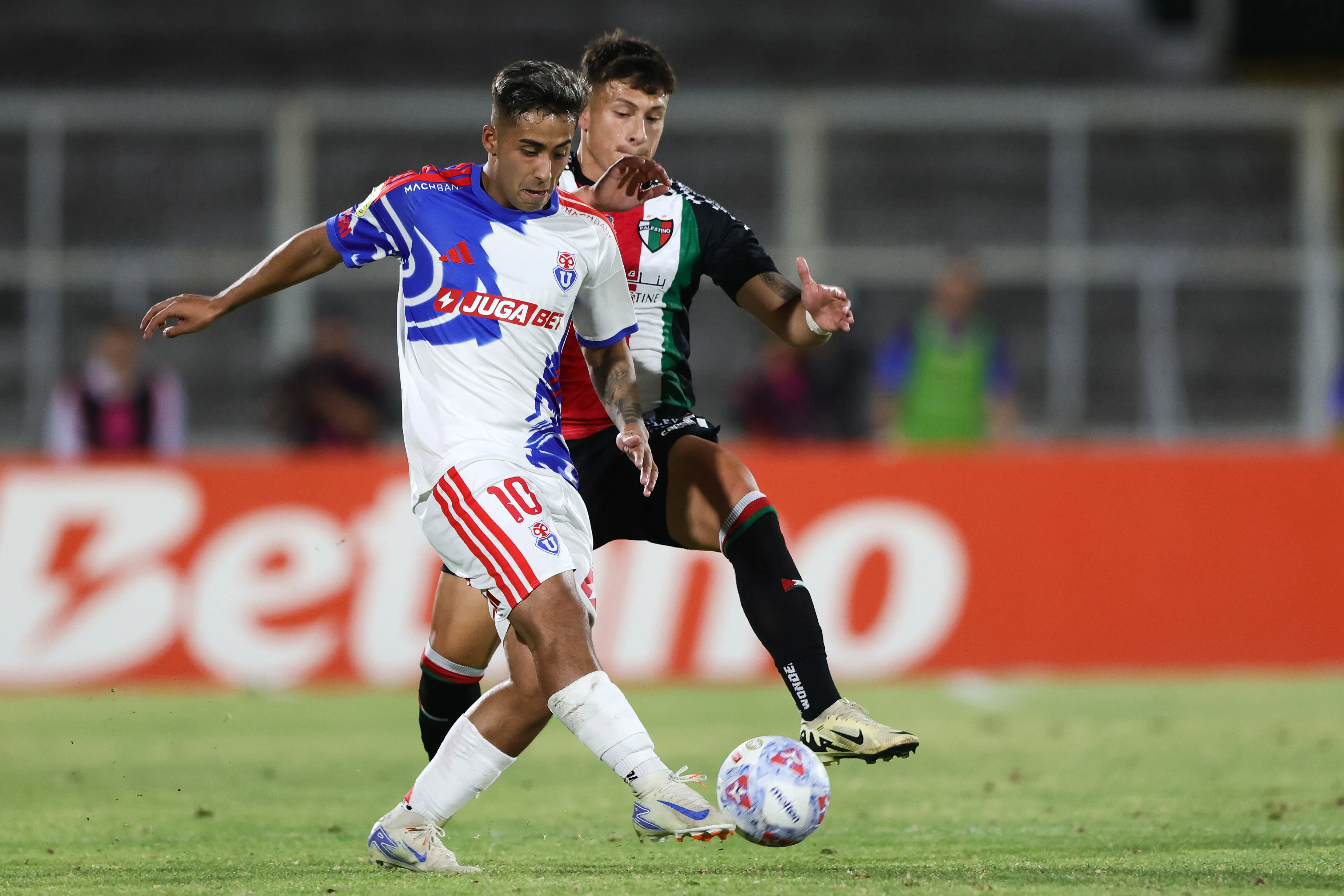 Lucas Assadi termina contrato a fines de 2026 con la U. Foto: Felipe Zanca/Photosport