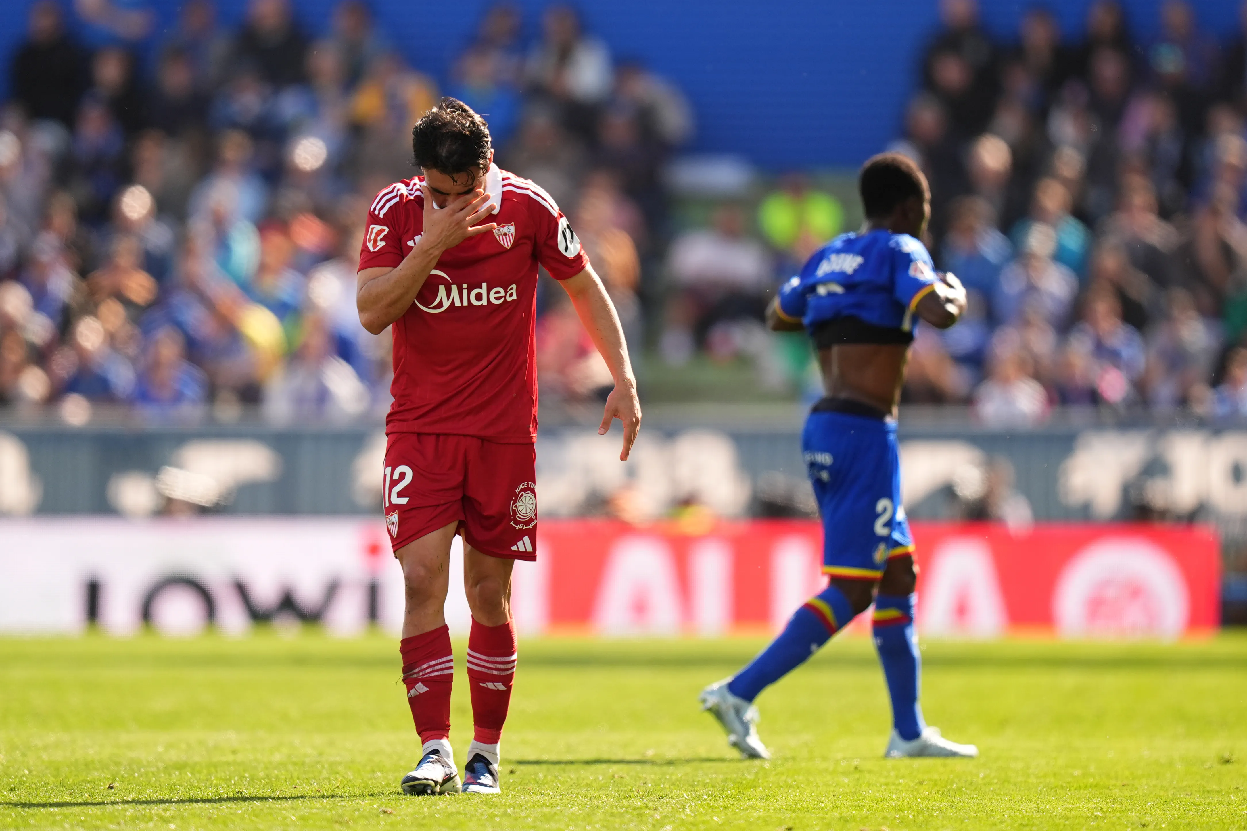 Gabriel Suazo ha jugado 21 partidos en esta temporada con el Sevilla, donde registra dos asistencias en 1505 minutos de acción. | Foto: Getty Images.