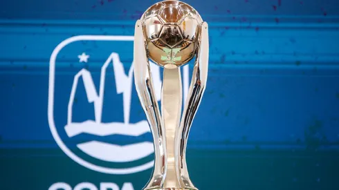 La Copa de la Liga tiene uno de los trofeos más llamativos del fútbol chileno.