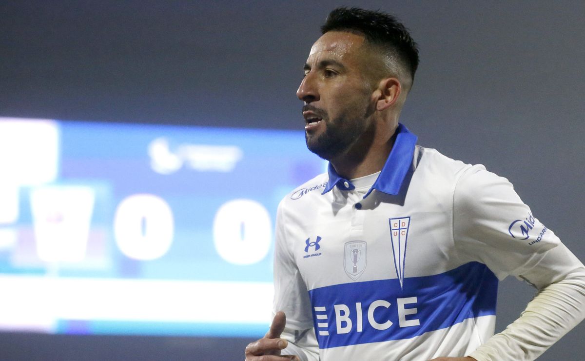 U Católica se divide por Isla y no olvidan polémica: “Aún recuerda ciertas actitudes…”